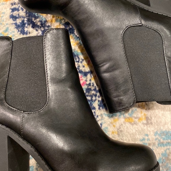 Soda / Black Chunky Heel Boots / Ankle / Lug Sole / Slip On / Round Toe - Picture 5 of 7